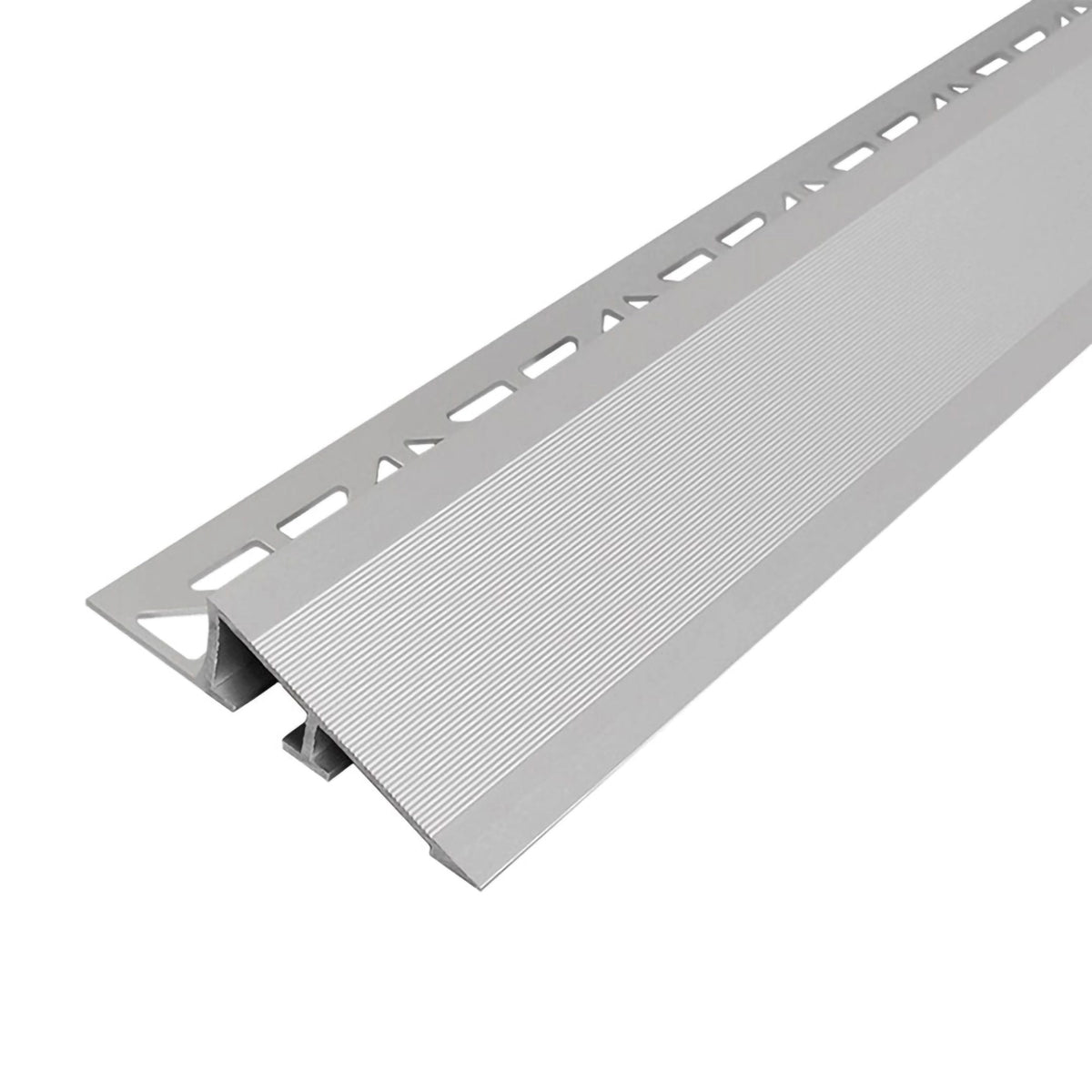 Höhenausgleichsprofil aus Aluminium silber matt mit breiter, rutschfester Oberfläche