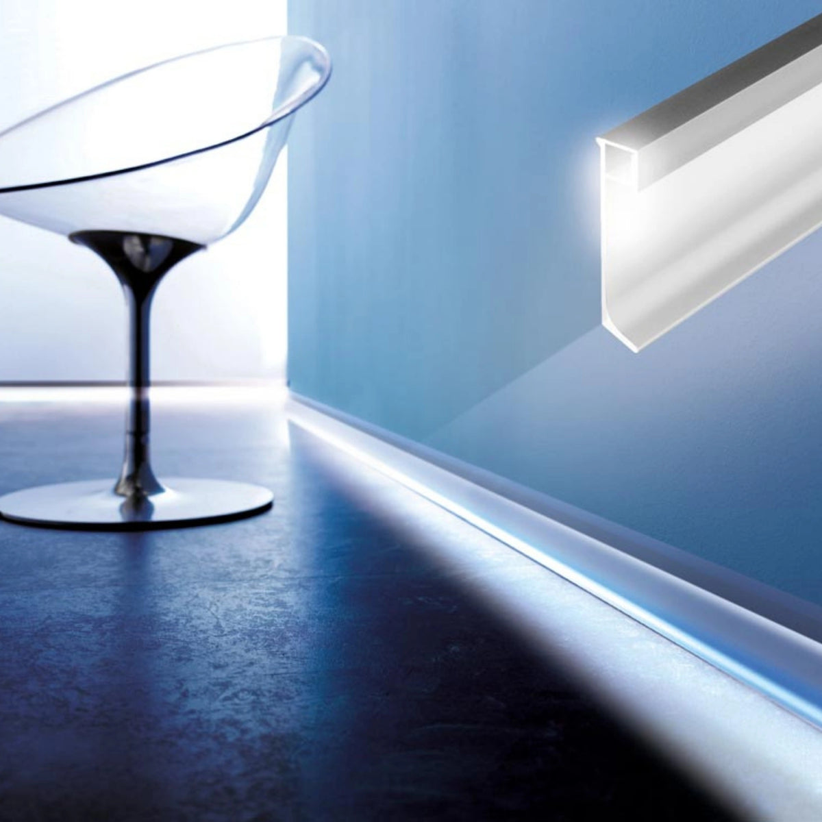 Ambientebild LED Sockelleiste Aluminium silber