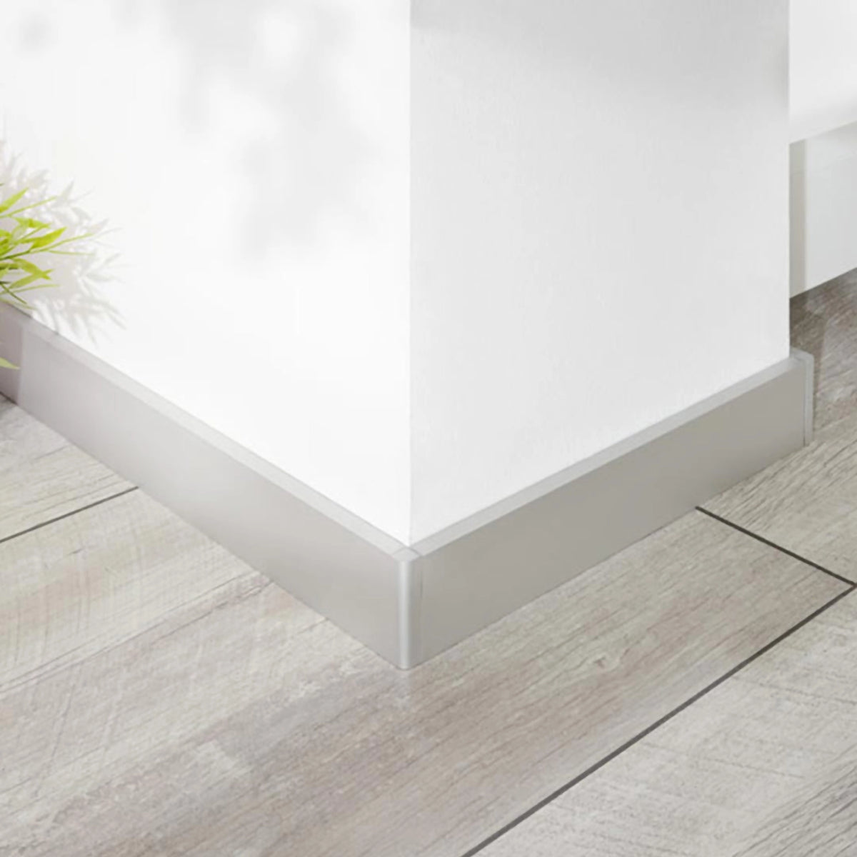 Ambientebild der Sockelleiste Square silber