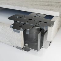 Ambientebild der Halteclips Eckanschluss aus Edelstahl auf Stelzlagern