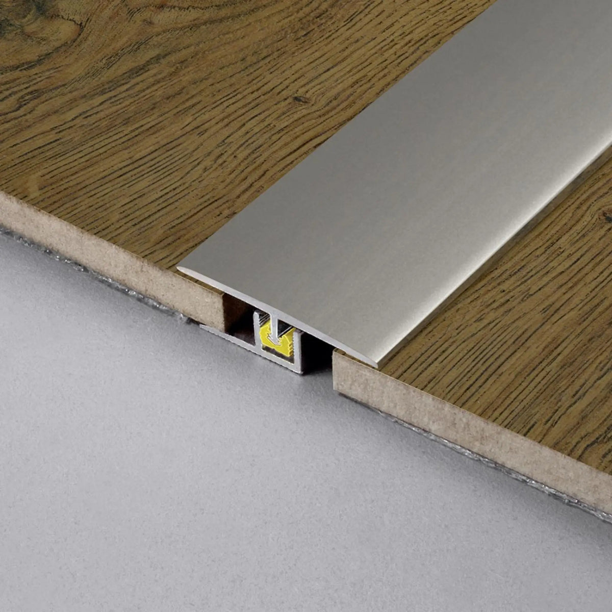 DURAL Übergangsprofil CLIPPER titan zwischen Parkettböden verarbeitet