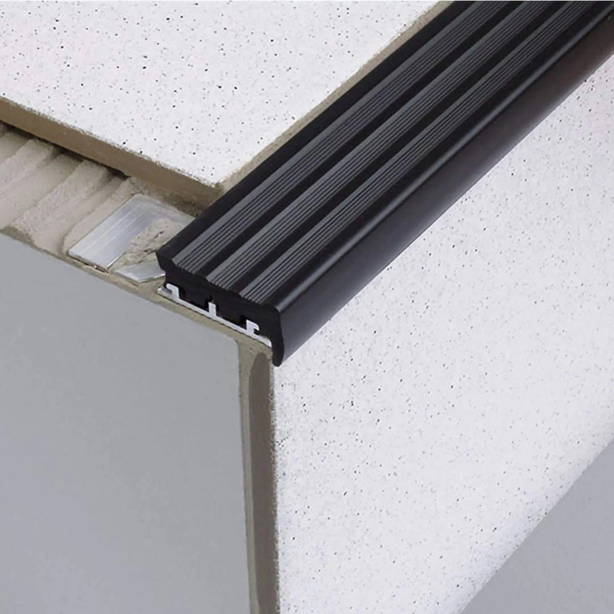 Ambientebild Treppenprofil mit Gummieinlage schwarz breite Variante #A0001752
#A0001756