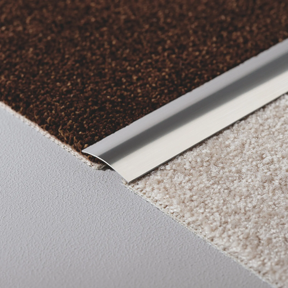 Ambientebild Übergangsprofil Aluminium zwischen zwei Teppichen