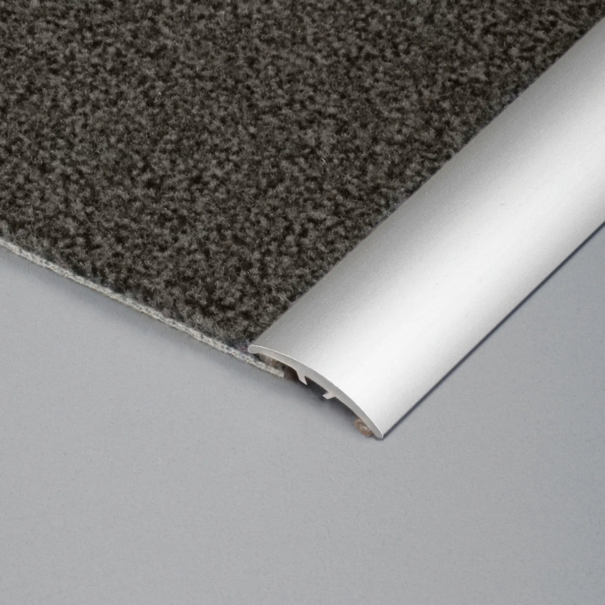 Ambientebild Übergangsprofil MULTIFLOOR SK silber matt auf Teppich
